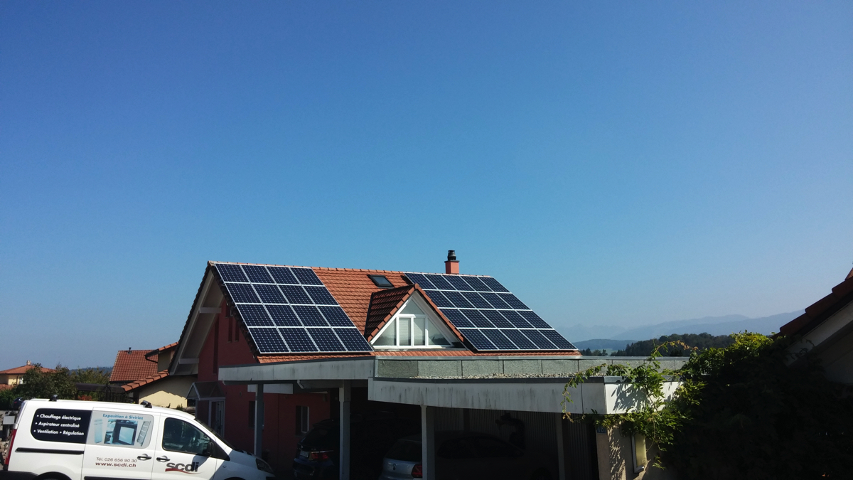 Centrale solaire de 9'720 Wc à 1740 Neyruz